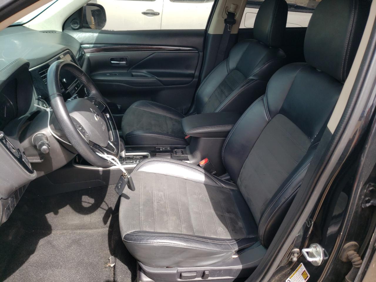 JA4AD3A37KJ001916 2019 Mitsubishi Outlander Se