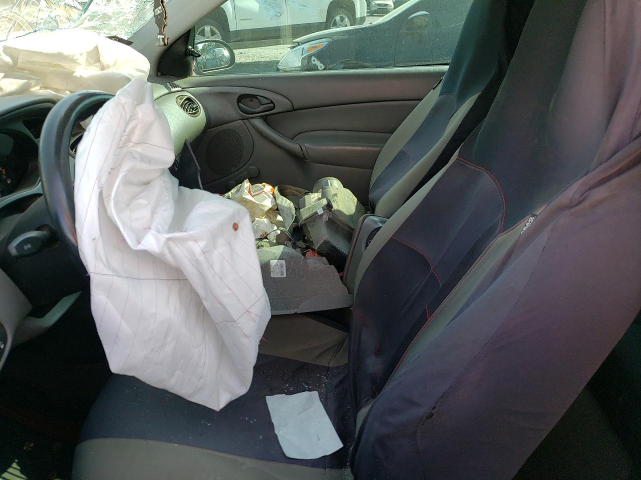 3FAFP313X4R120061 2004 Ford Focus Zx3