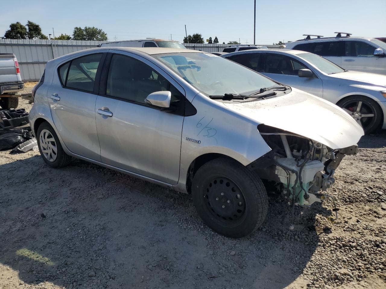 2015 Toyota Prius C vin: JTDKDTB33F1104975