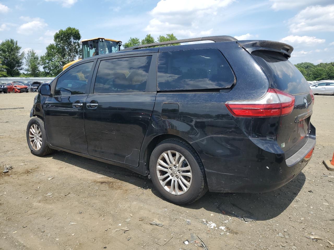 5TDYK3DC8FS659162 2015 Toyota Sienna Xle