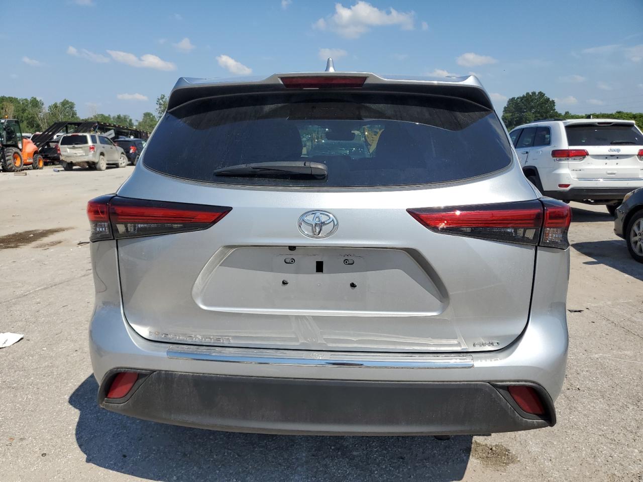 5TDGZRBH9NS191157 2022 Toyota Highlander Xle
