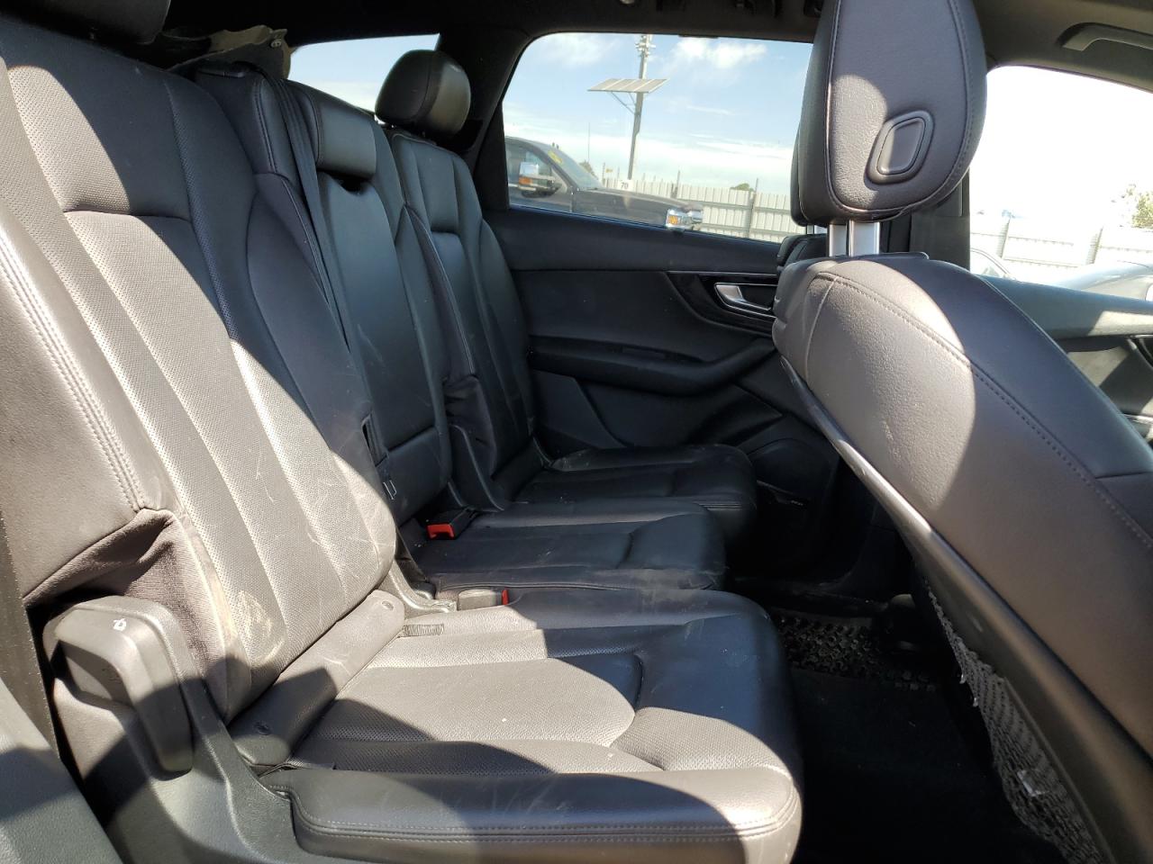 WA1LAAF72JD005175 2018 Audi Q7 Premium Plus