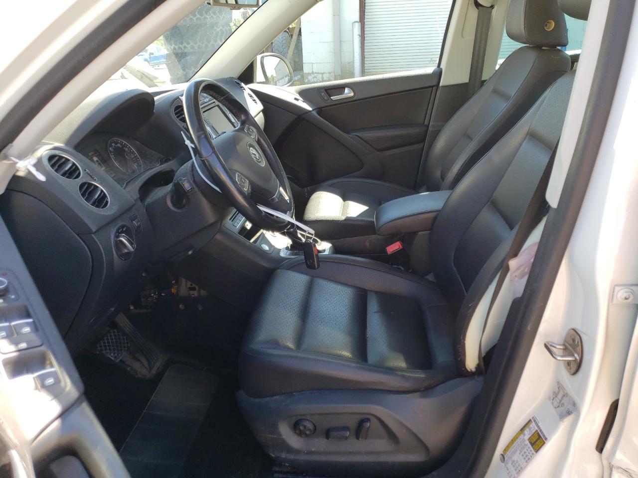 WVGSV7AX9HK005868 2017 Volkswagen Tiguan Wolfsburg