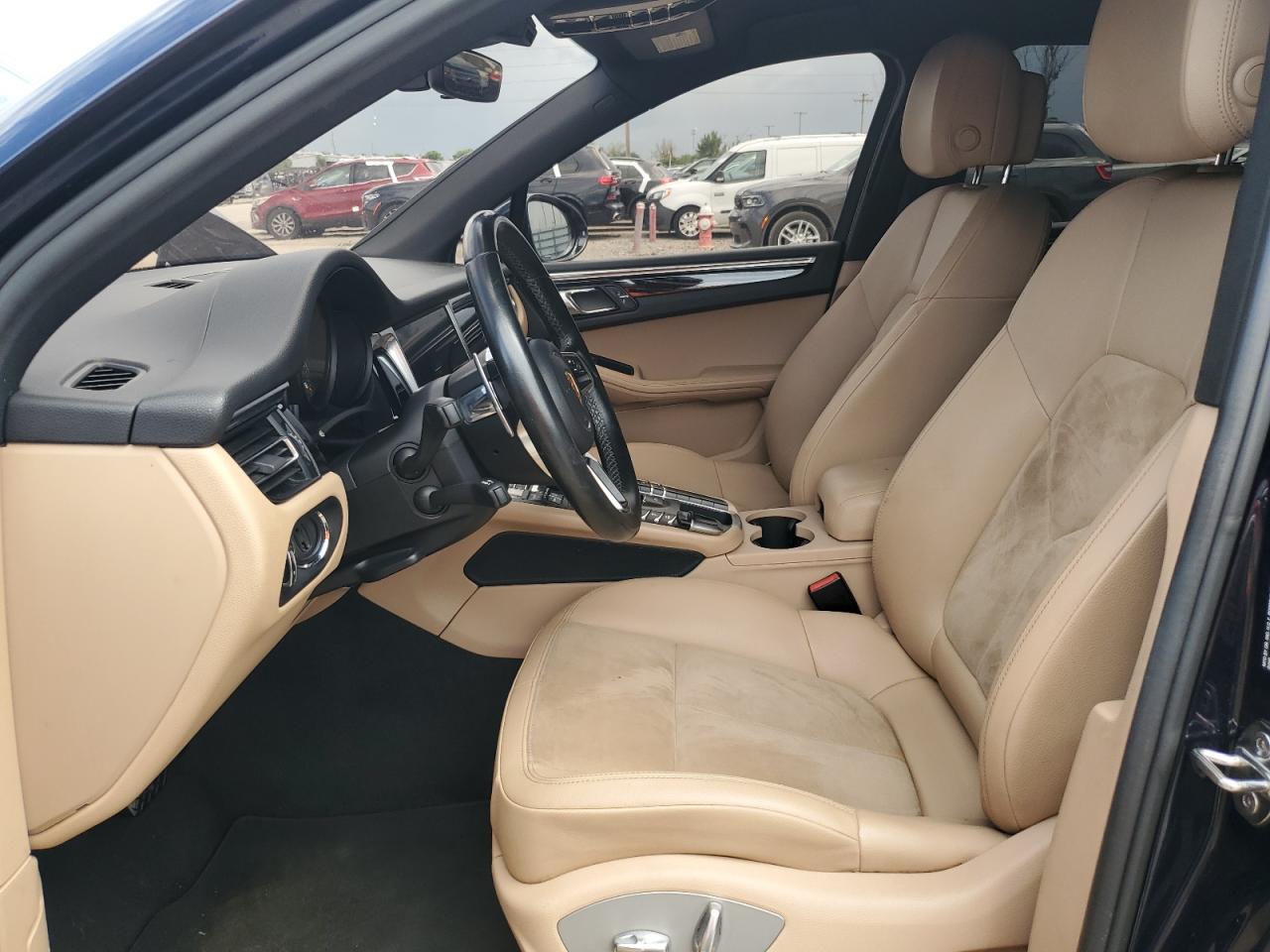 WP1AA2A57KLB02483 2019 Porsche Macan
