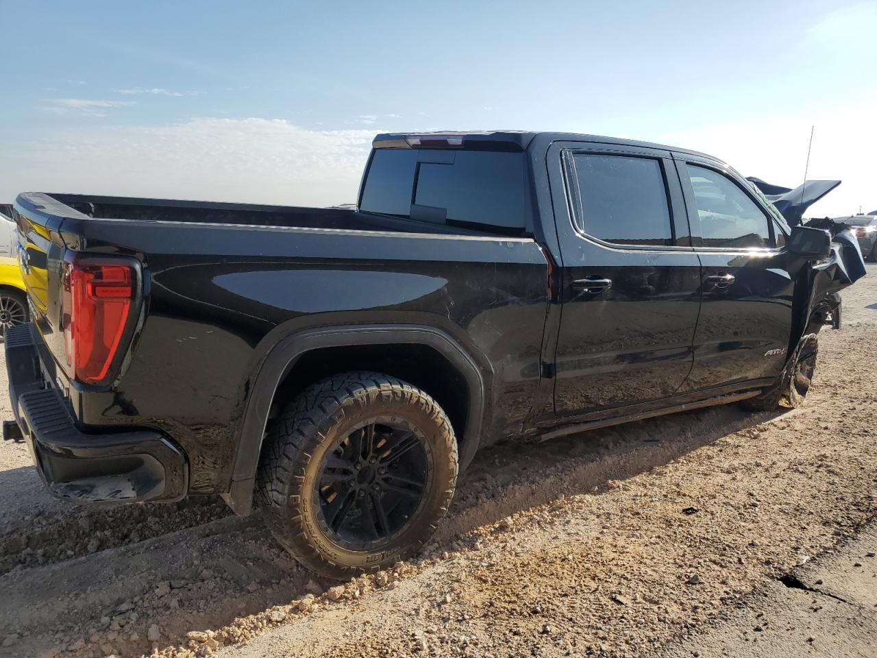 2022 GMC Sierra K1500 At4 vin: 1GTUUEET4NZ617992