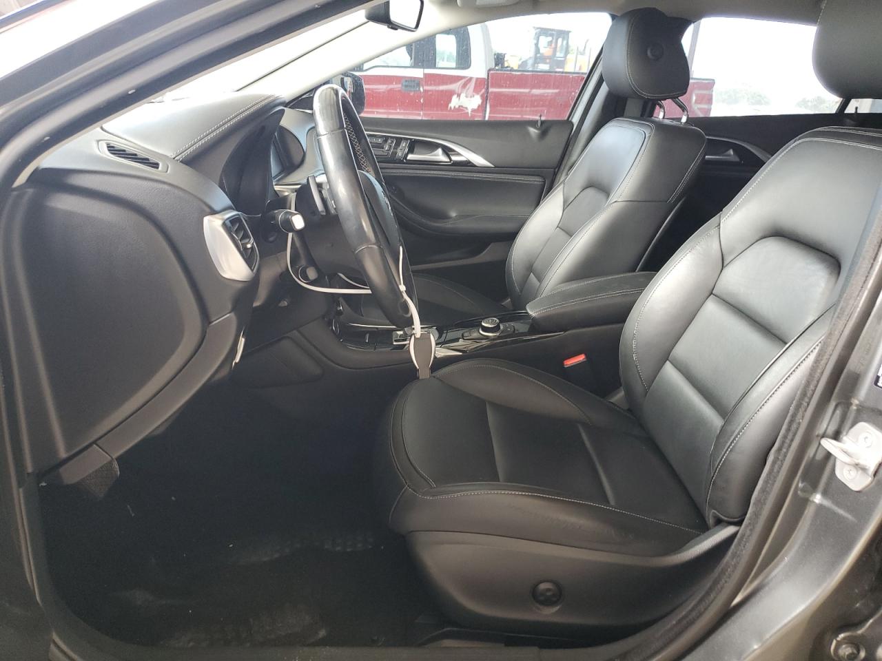 SJKCH5CR7HA032119 2017 Infiniti Qx30 Base