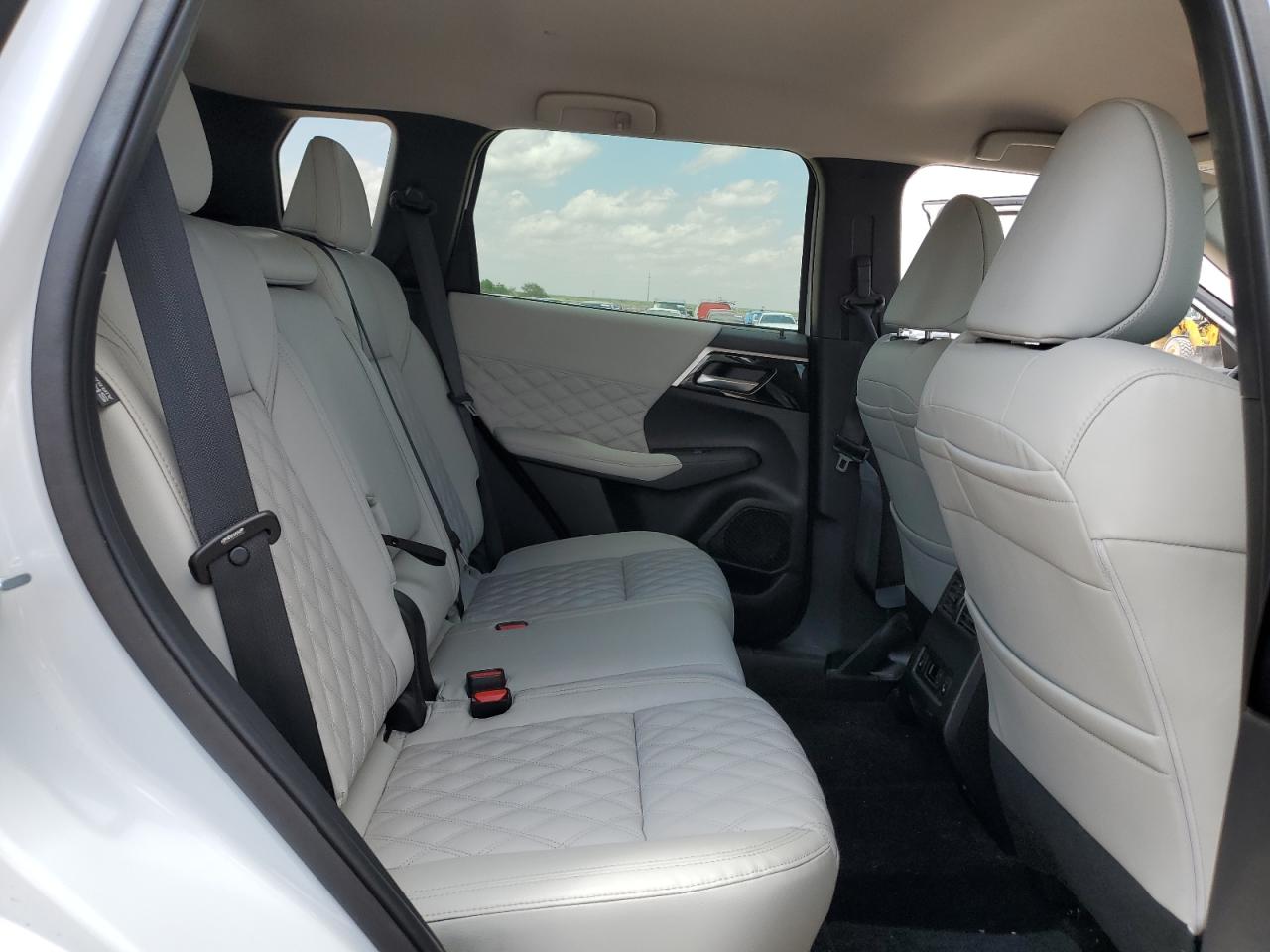 JA4J3VA88NZ034679 2022 Mitsubishi Outlander Sel