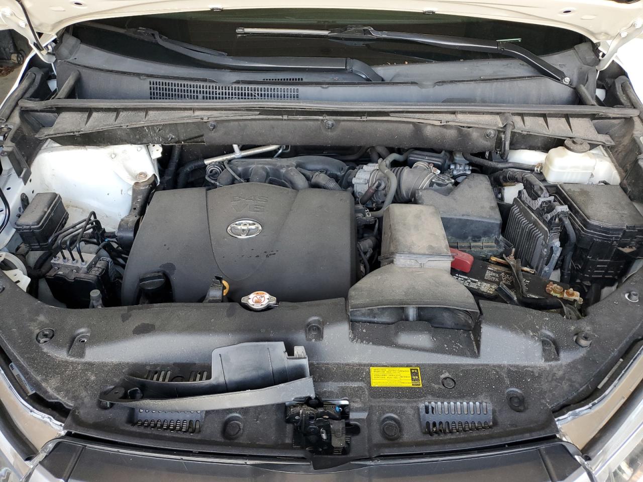 5TDBZRFH8KS924220 2019 Toyota Highlander Le