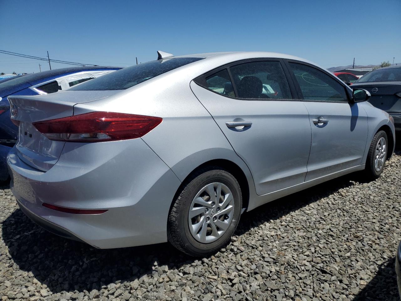 KMHD74LF8HU371069 2017 Hyundai Elantra Se