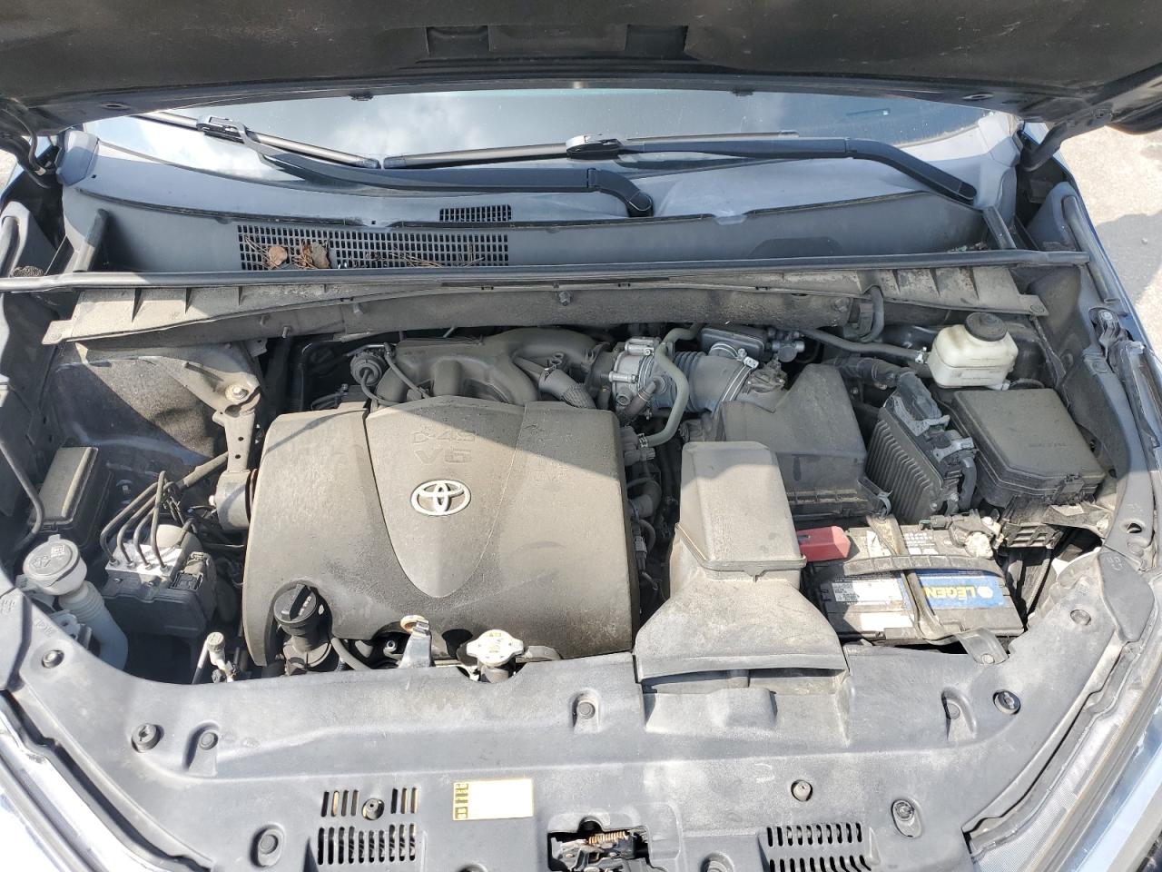 5TDKZRFH5JS542211 2018 Toyota Highlander Se