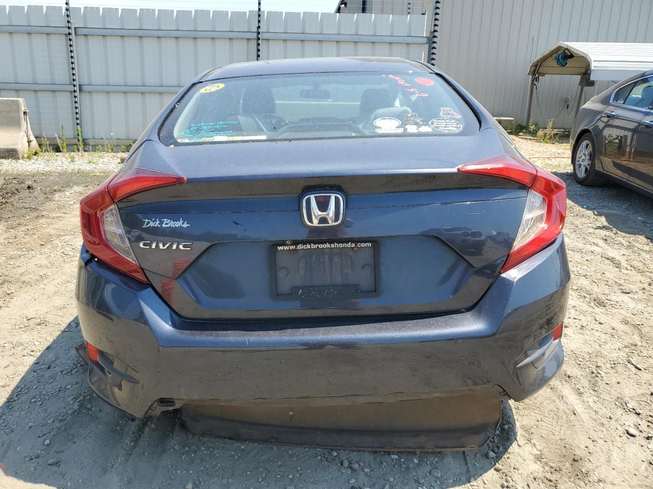 2018 Honda Civic Lx vin: 2HGFC2F55JH531306