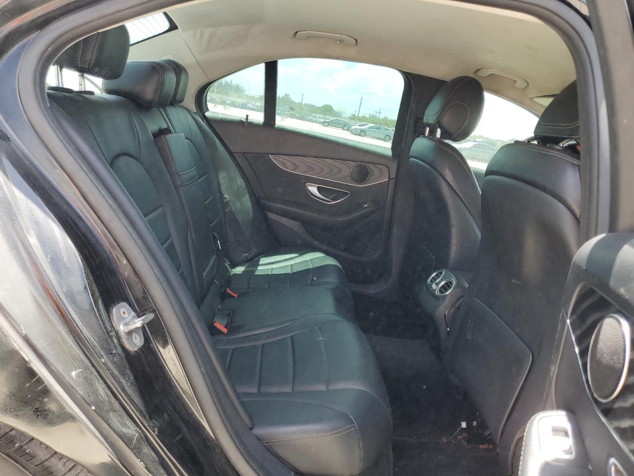 55SWF4JB0HU185873 2017 Mercedes-Benz C 300