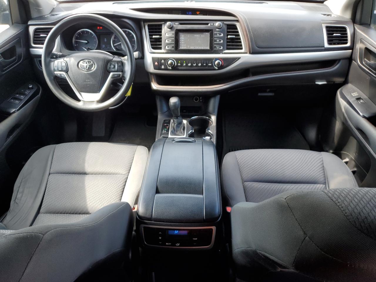 5TDZARFH3GS022703 2016 Toyota Highlander Le