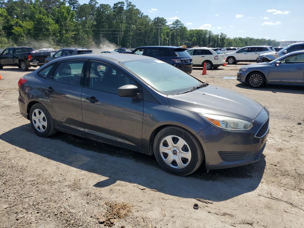 2015 Ford Focus S vin: 1FADP3E25FL374917