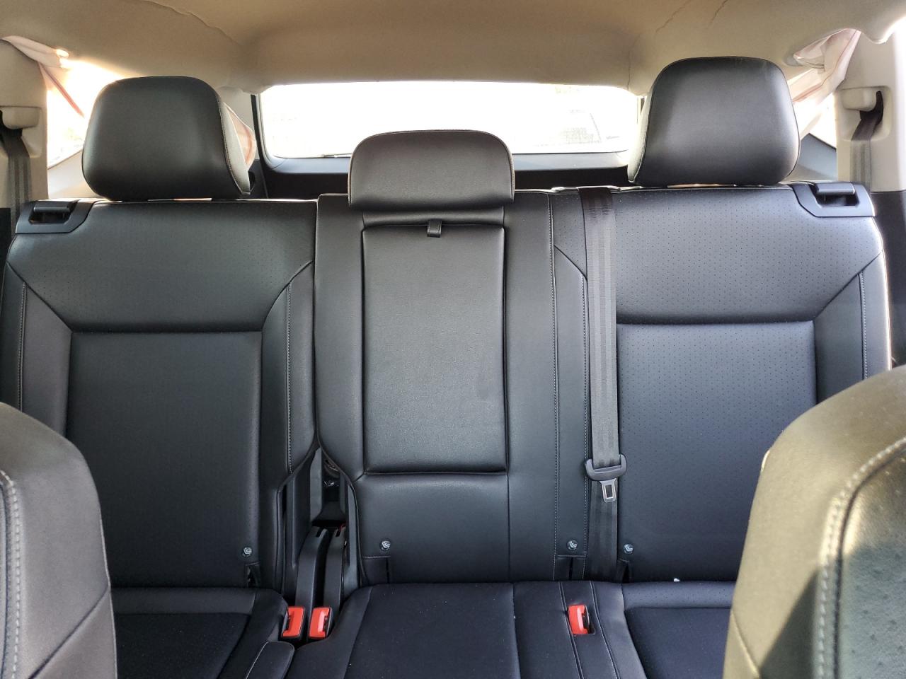 1V2DR2CA8JC581060 2018 Volkswagen Atlas Se