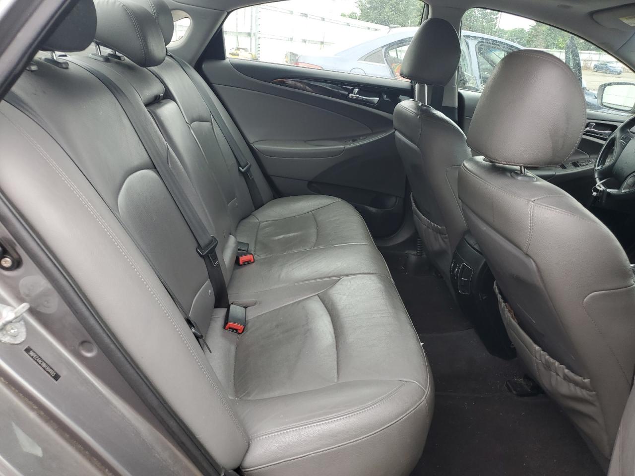 5NPEC4AC1BH304103 2011 Hyundai Sonata Se