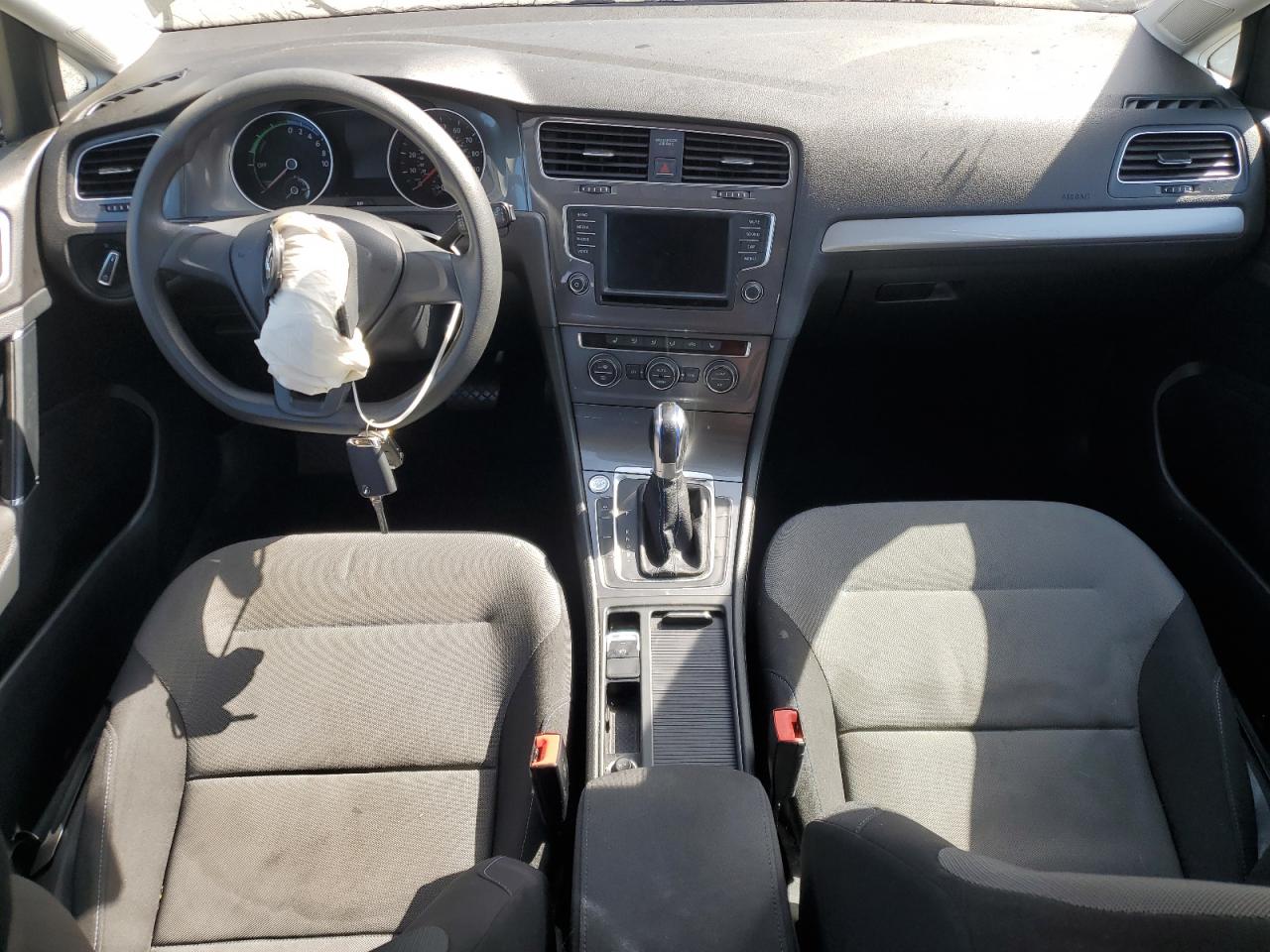 WVWKP7AU2GW915874 2016 Volkswagen E-Golf Se