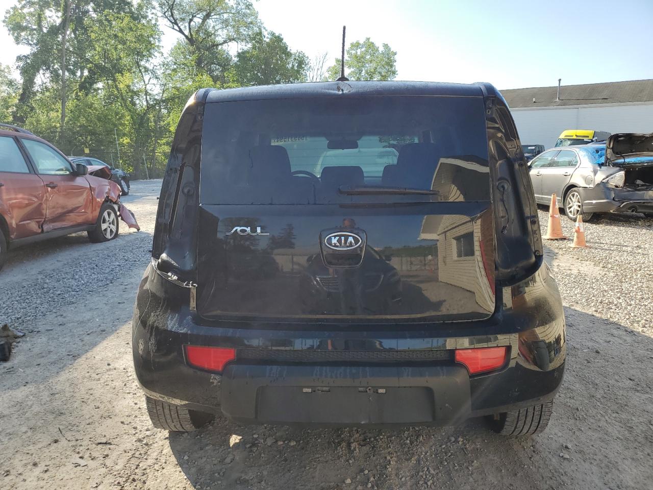 KNDJT2A24B7735646 2011 Kia Soul +