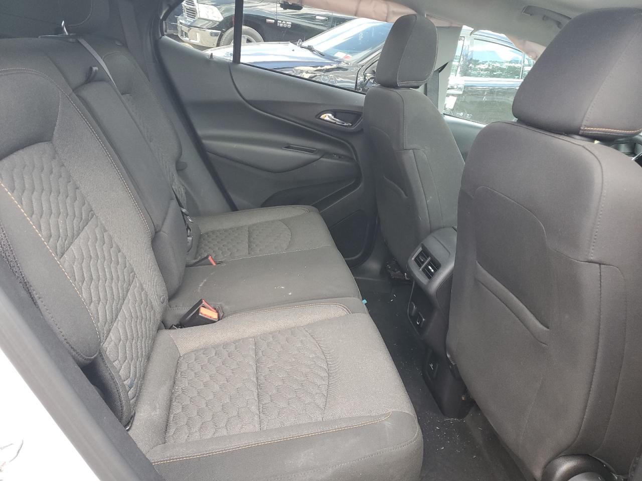 2GNAXSEV8J6131869 2018 Chevrolet Equinox Lt