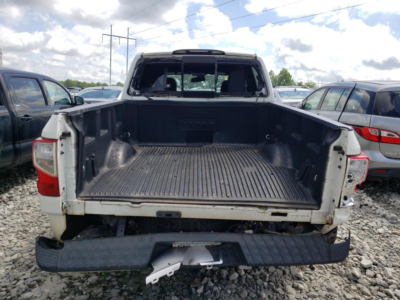 1N6AA1E64JN551196 2018 Nissan Titan Sv