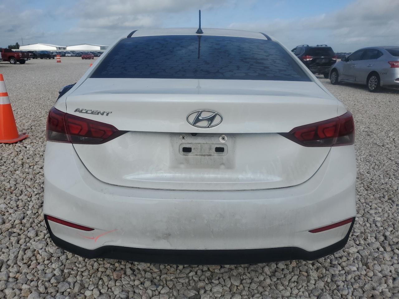 3KPC24A3XKE088198 2019 Hyundai Accent Se