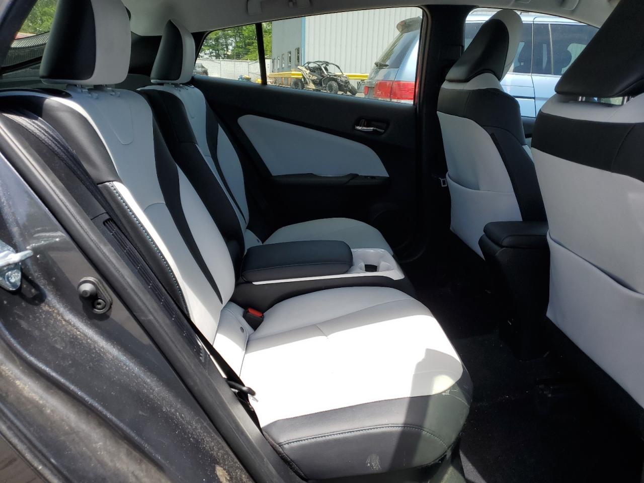 JTDKARFP5H3035688 2017 Toyota Prius Prime