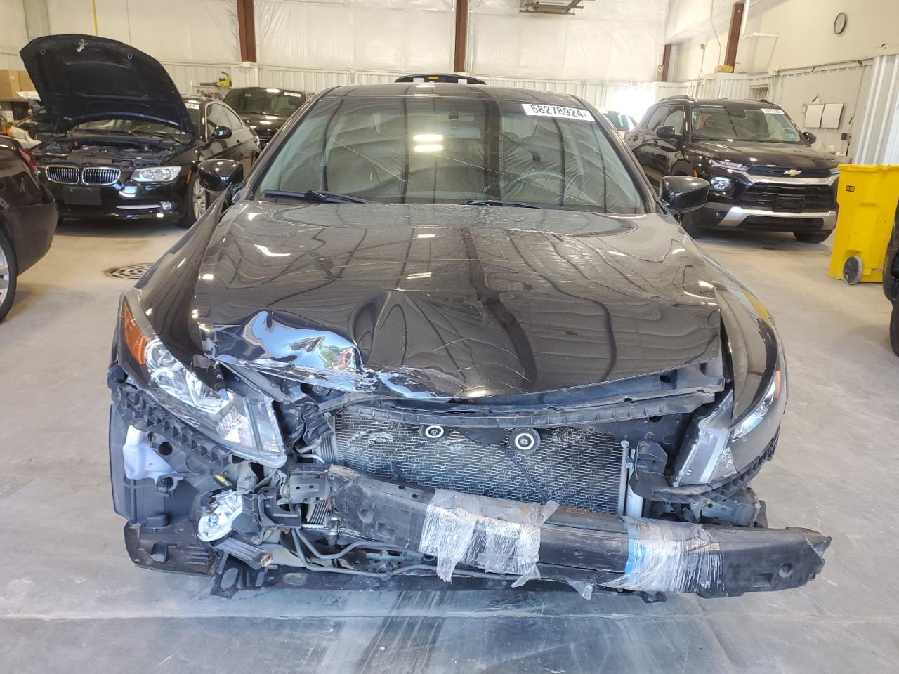 1HGCS2B87BA005961 2011 Honda Accord Exl