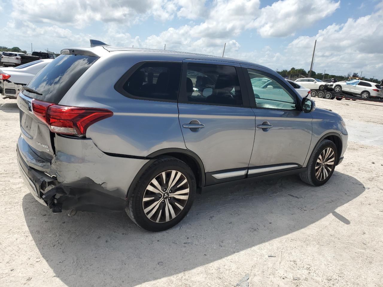 JA4AD3A30KZ042566 2019 Mitsubishi Outlander Se