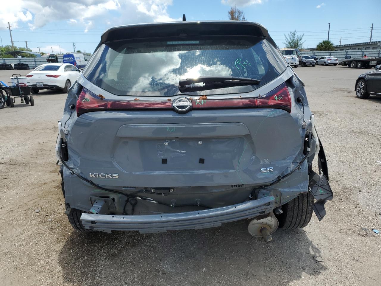 3N1CP5DV7PL492327 2023 Nissan Kicks Sr