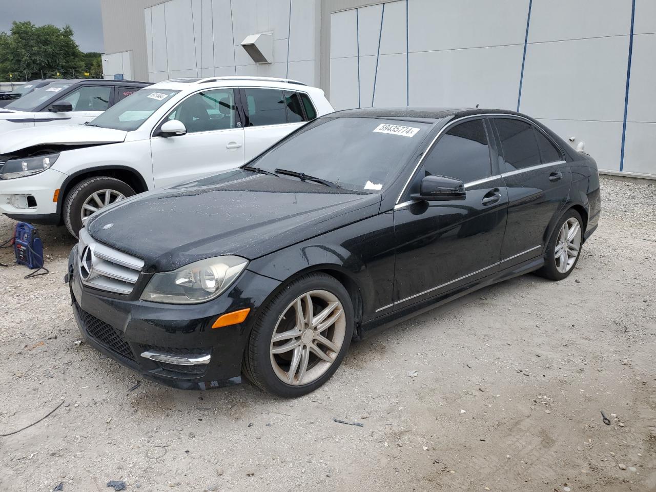 2013 Mercedes-Benz C 250 vin: WDDGF4HBXDR253358