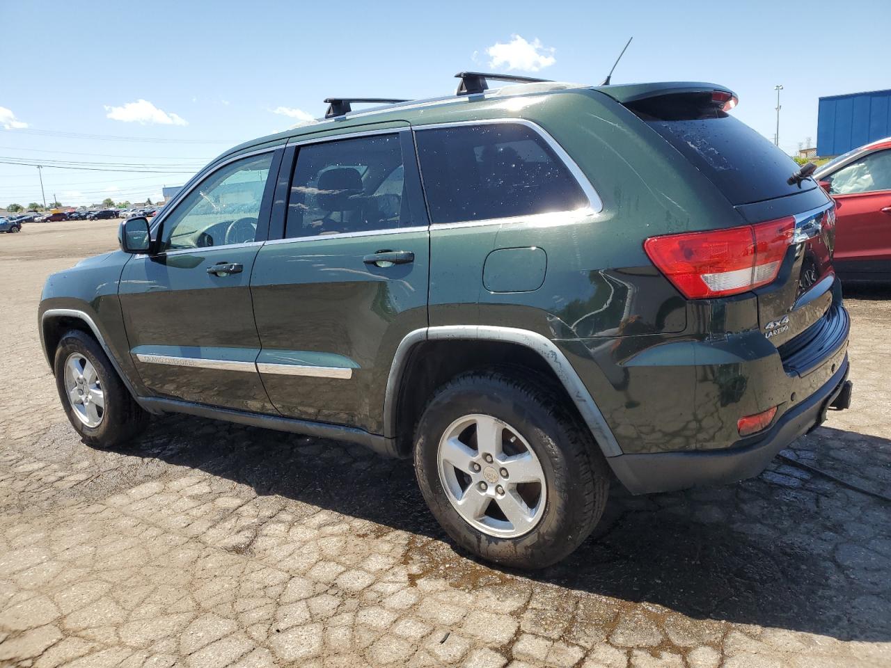 1J4RR4GG0BC570938 2011 Jeep Grand Cherokee Laredo