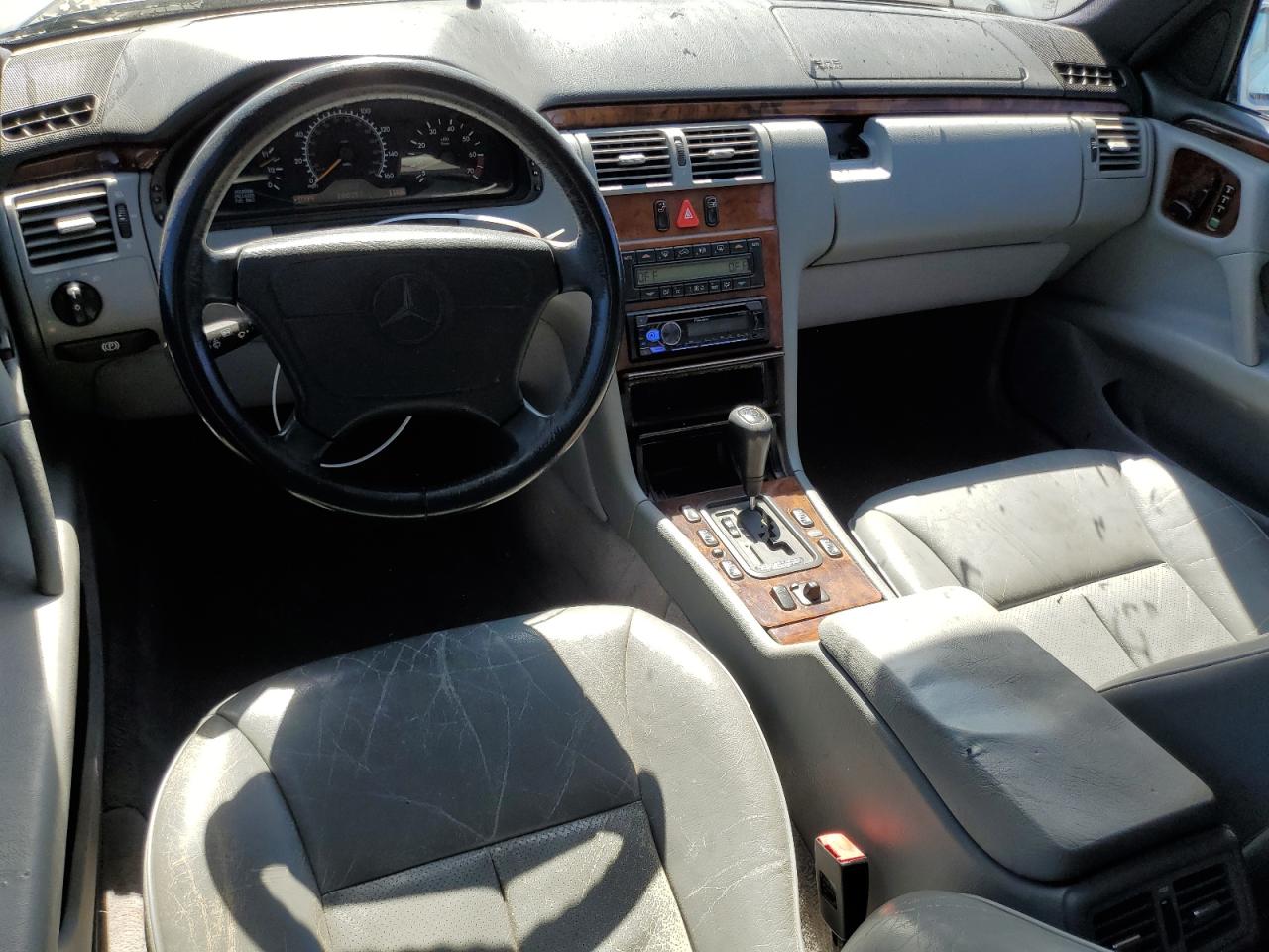 WDBJF65F2WA627612 1998 Mercedes-Benz E 320