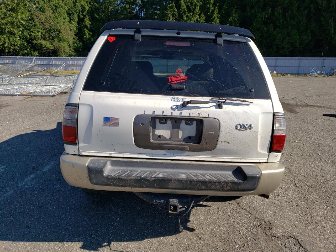 JNRAR07Y0YW076008 2000 Infiniti Qx4