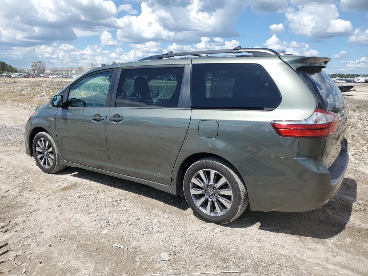 2018 Toyota Sienna Le vin: 5TDJZ3DC3JS200983