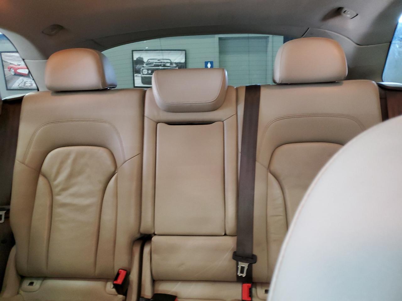 WA1CFAFP5BA044170 2011 Audi Q5 Premium