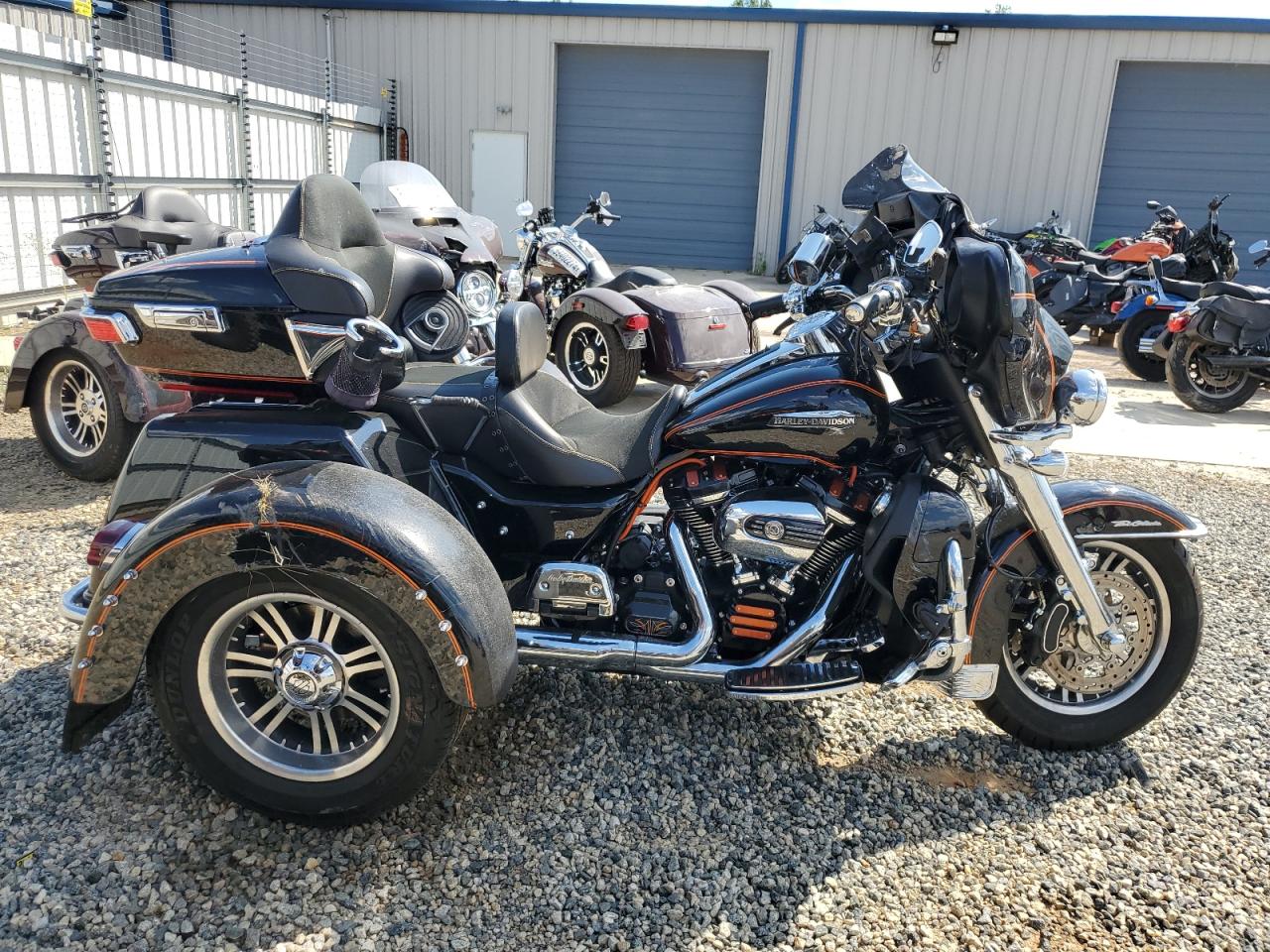 1HD1MAD13JB854213 HARLEY-DAVIDSON FLHTCUTG T 2018