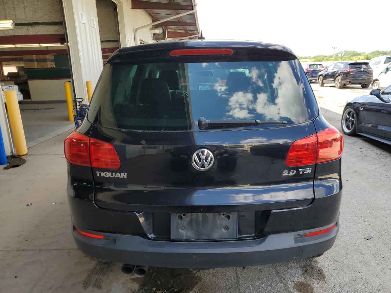 WVGAV7AX7CW560864 2012 Volkswagen Tiguan S