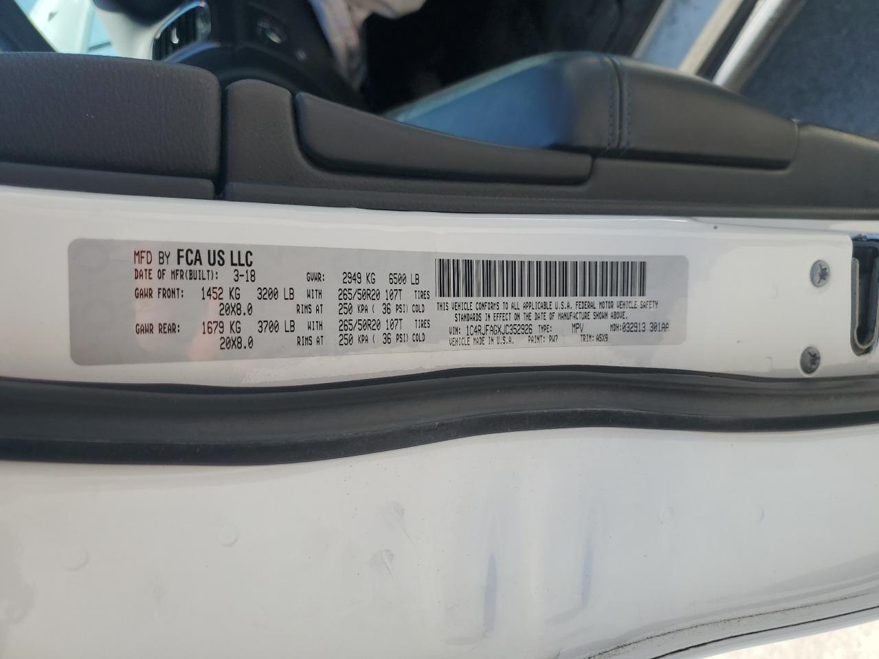 1C4RJFAGXJC352926 2018 Jeep Grand Cherokee Laredo