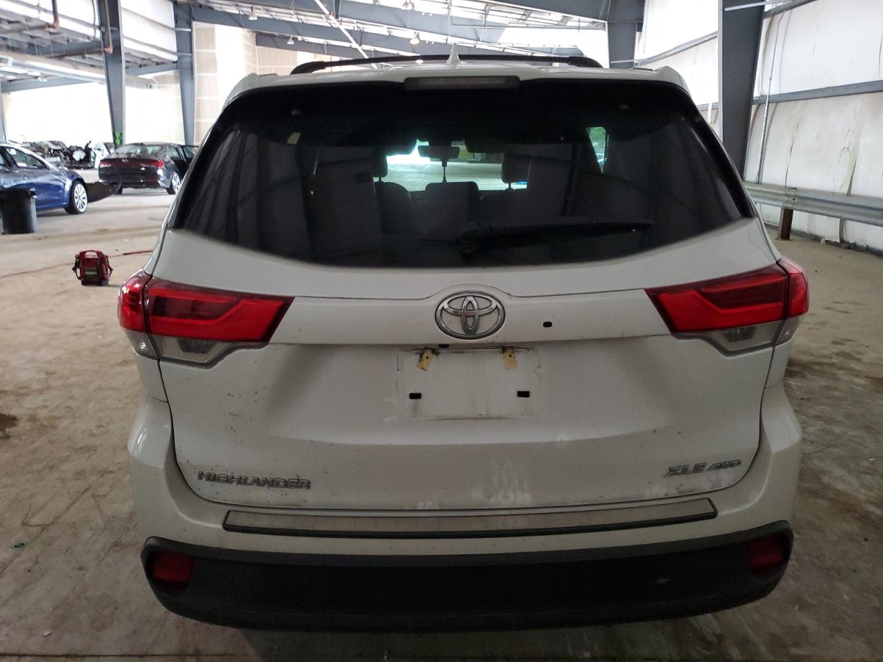 5TDJZRFH3HS374624 2017 Toyota Highlander Se