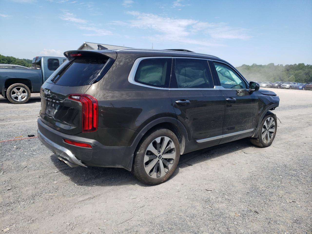 2022 Kia Telluride S vin: 5XYP6DHC2NG198231