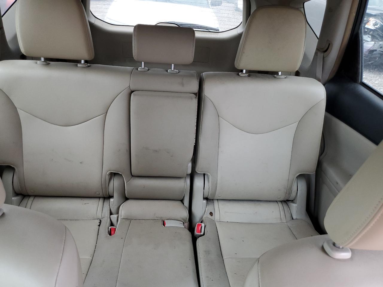 JTDZN3EUXGJ045599 2016 Toyota Prius V