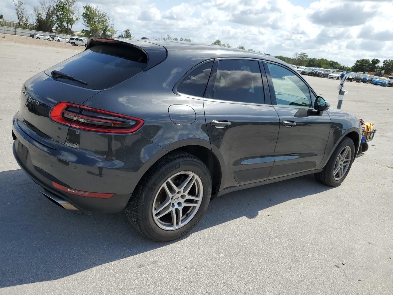 WP1AA2A59HLB82166 2017 Porsche Macan