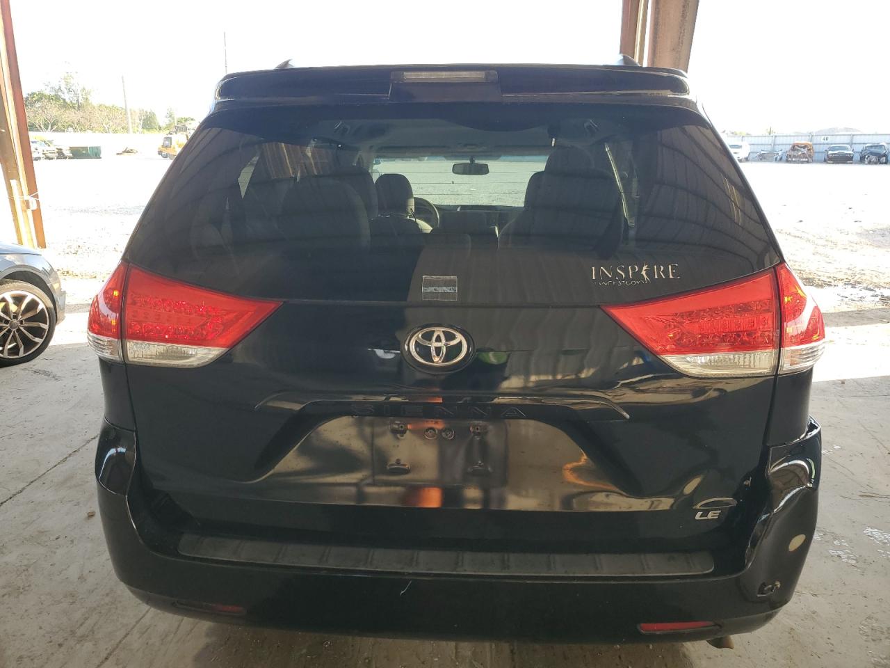 5TDKK3DC8BS035510 2011 Toyota Sienna Le