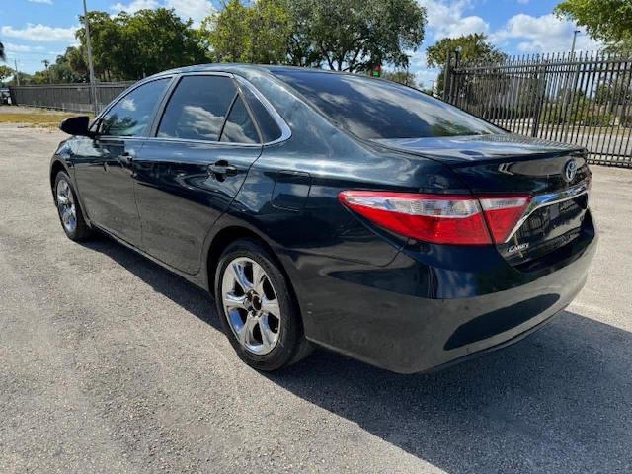 2017 Toyota Camry Le vin: 4T1BF1FK5HU621644