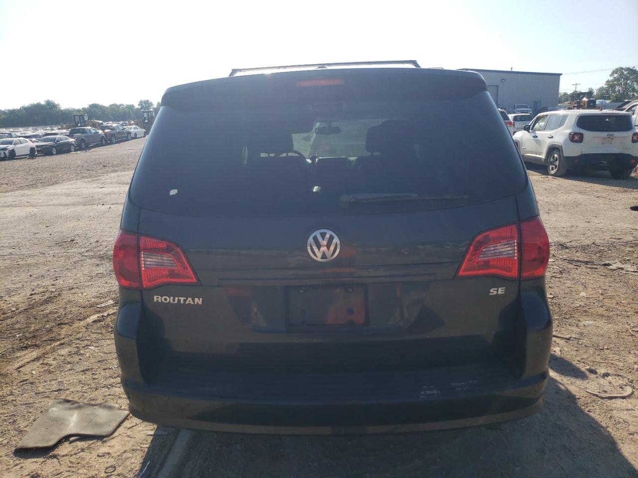 2C4RVABG3CR146122 2012 Volkswagen Routan Se