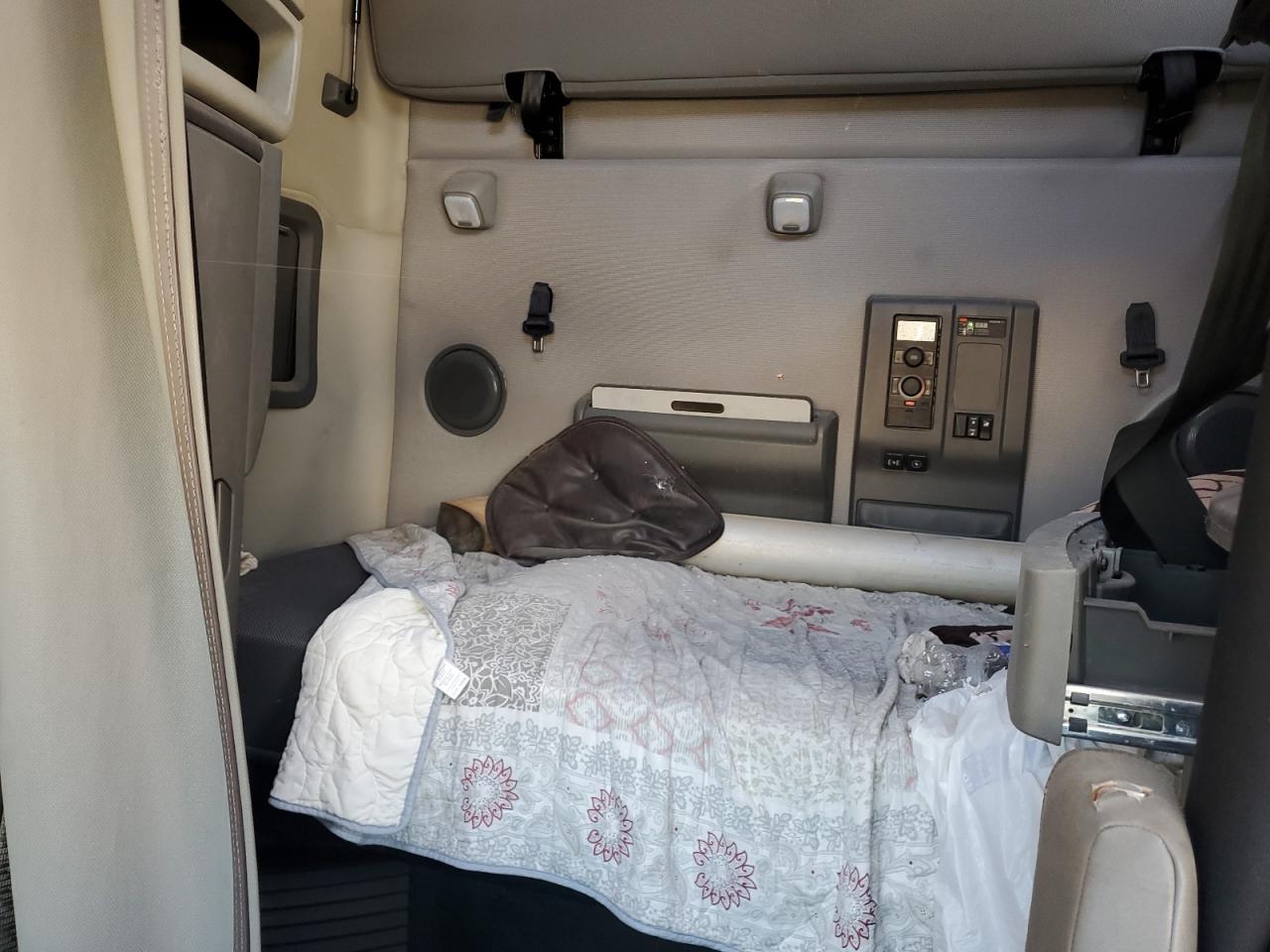 4V4NC9EJ1KN898136 2019 Volvo Vn Vnl