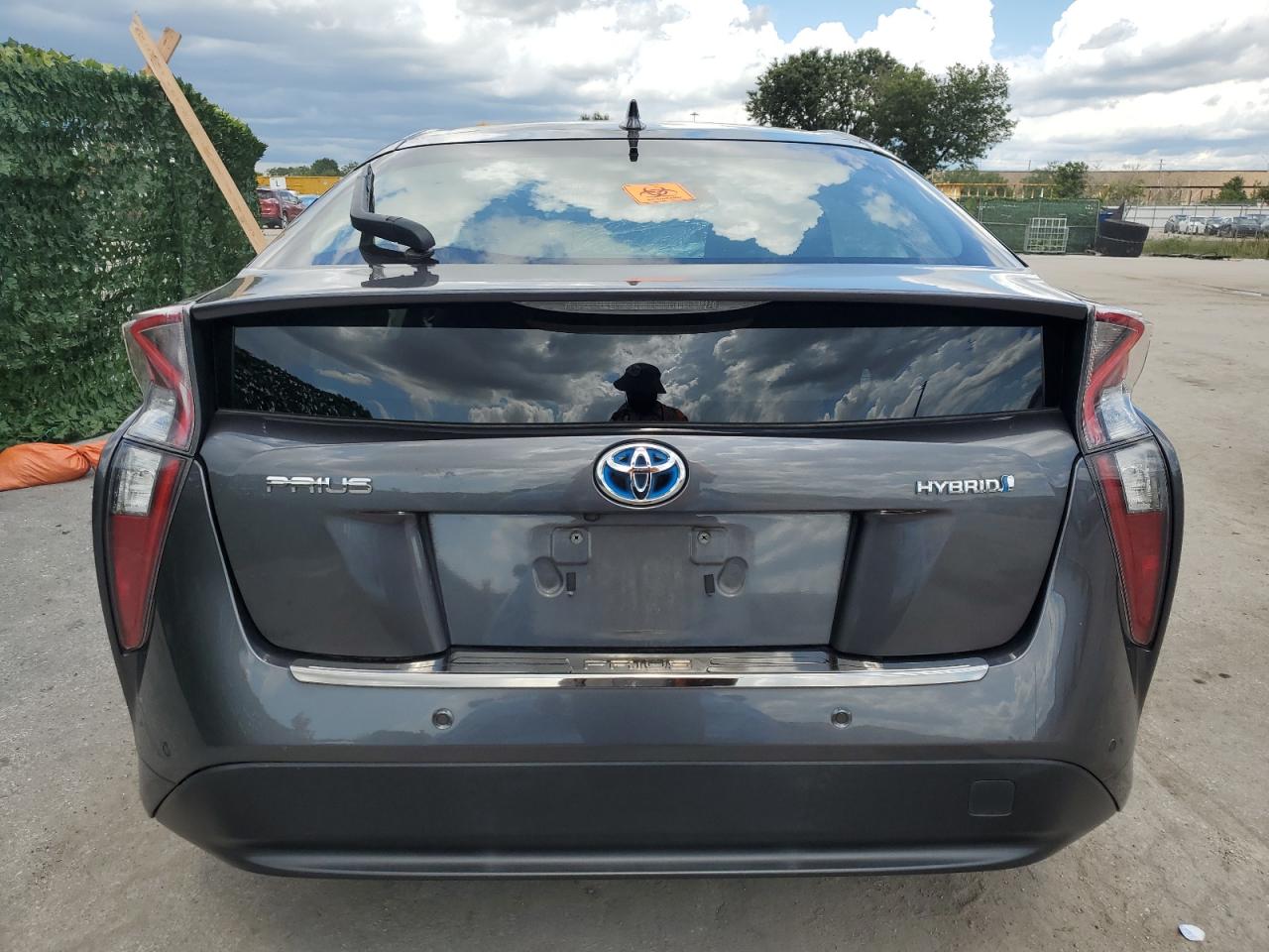 2018 Toyota Prius vin: JTDKARFUXJ3054930