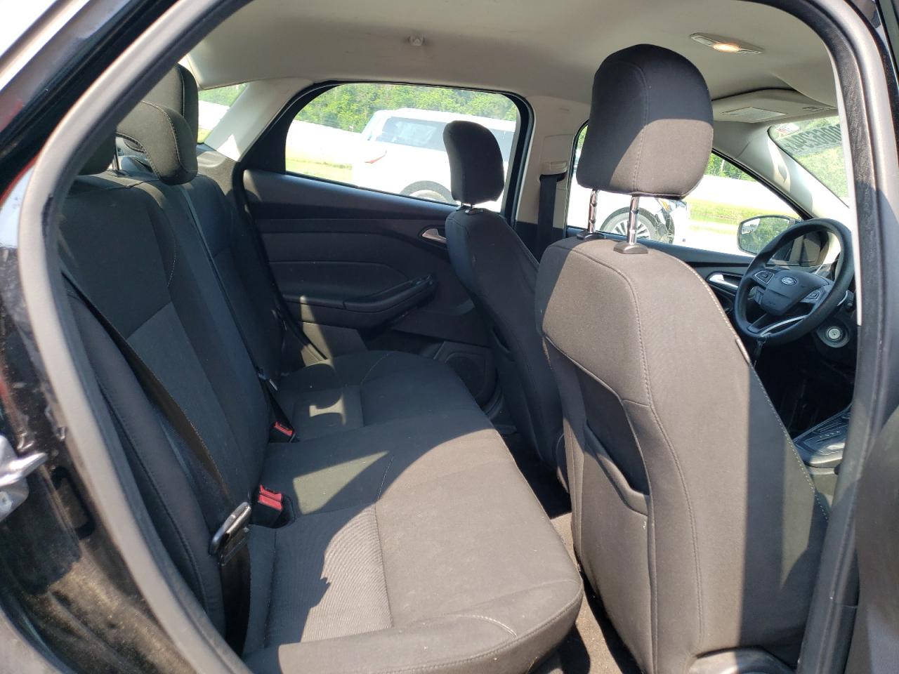 1FADP3F24GL274629 2016 Ford Focus Se