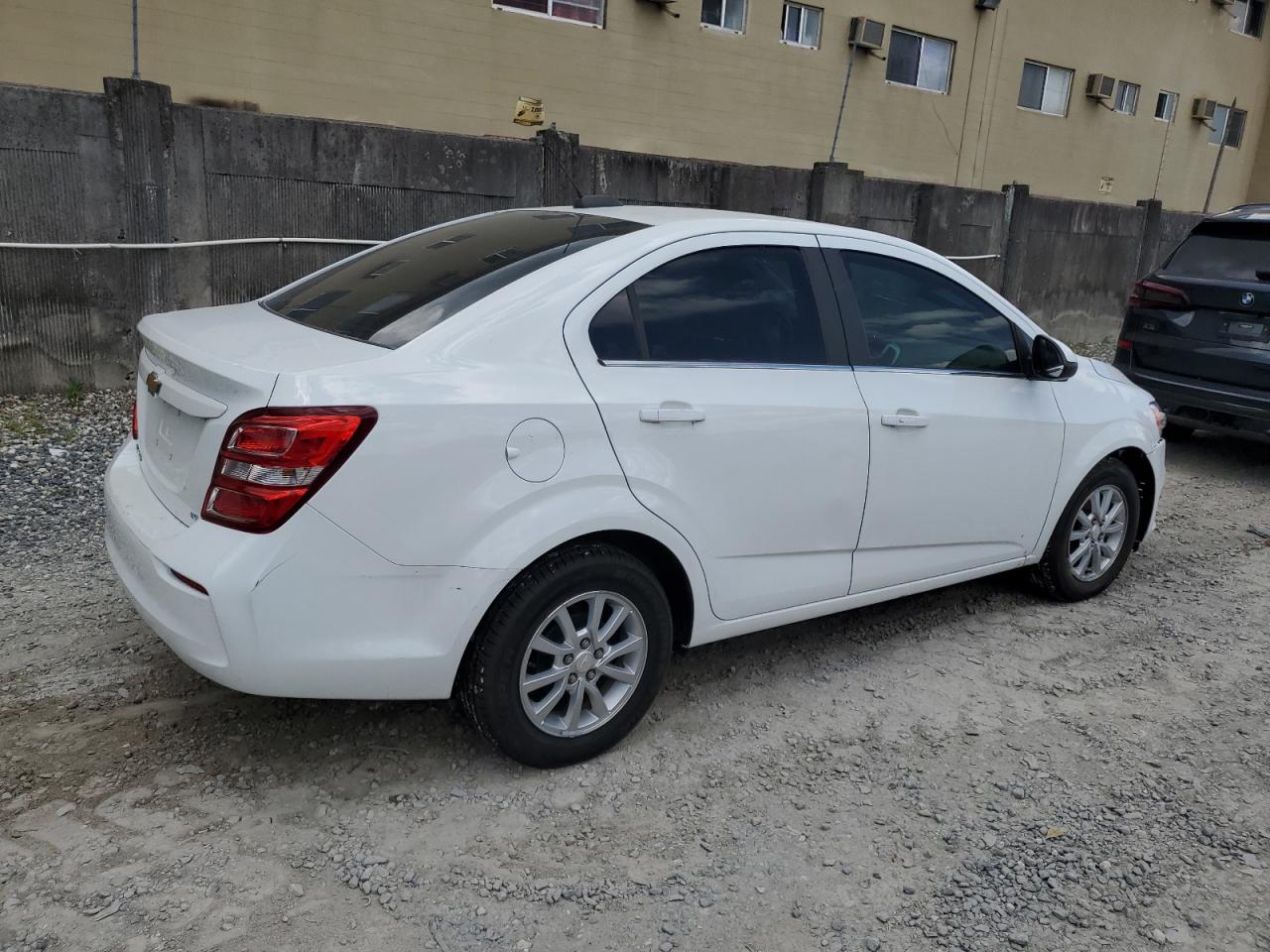 2019 Chevrolet Sonic Lt vin: 1G1JD5SB4K4144207