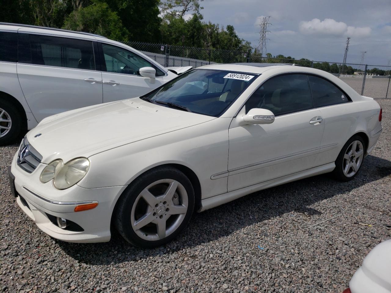 WDBTJ56H29F268996 2009 Mercedes-Benz Clk 350